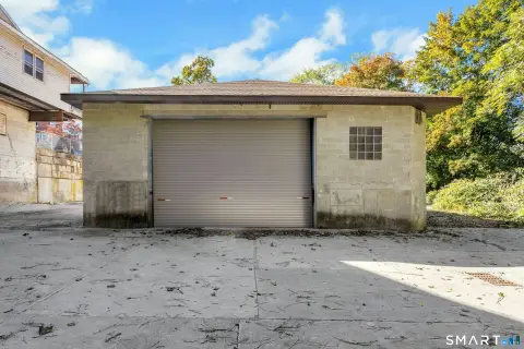 Flex Space with Garage Door