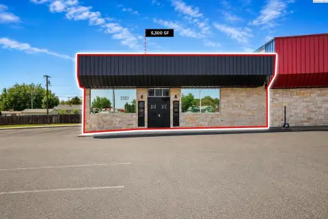 Restaurant Suite with Commercial Kitchen