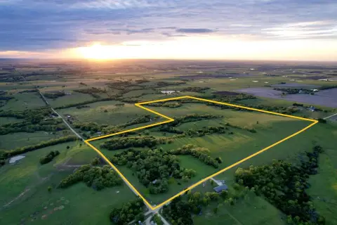 Rolling Grassland Agricultural Tract