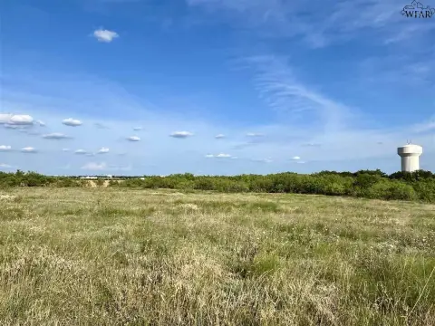 Highway Frontage Acreage in Wichita