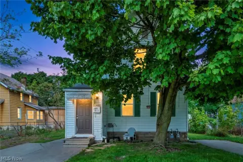 Seven-Bedroom Duplex with Separate Entrances
