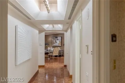 Turnberry Place Corner Residence