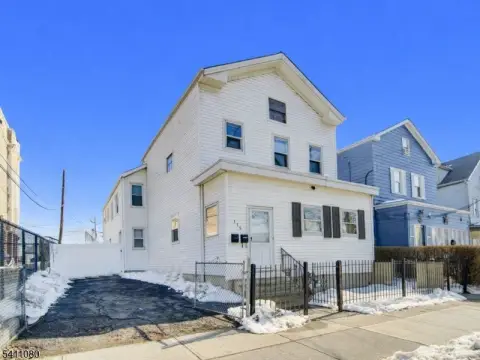 Spacious Multi-Family Residence, Elizabeth