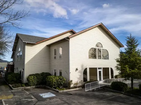 Turnkey Commercial Building in Grants Pass