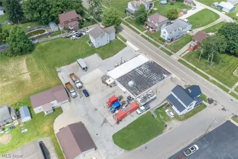 Automotive Service Garage and Offices