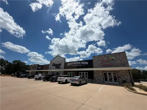 Retail Suite in Shopping Center