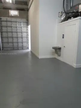 Warehouse-Office Space in Medley, FL
