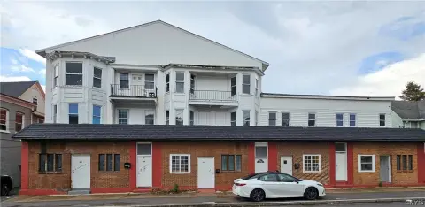 Mixed-Use Building in East Utica