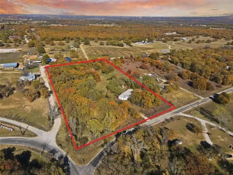 Picturesque 5-Acre Property in Azle