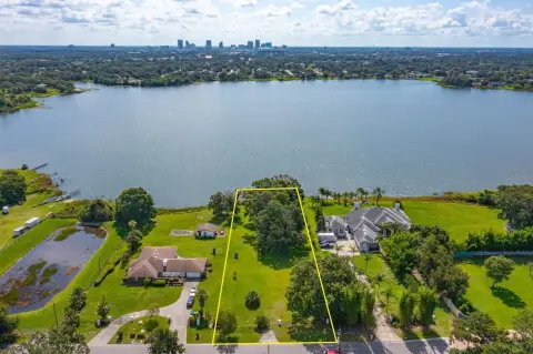 Spacious Lakefront Lot in Orlando