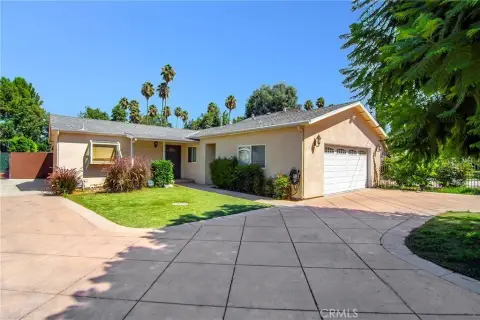 Furnished Three-Home Triplex Property