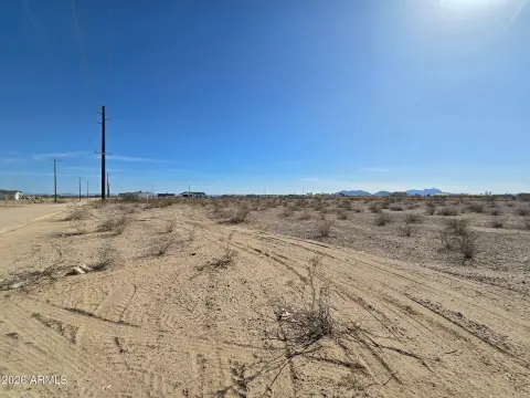 Spacious Land Parcel in Tonopah
