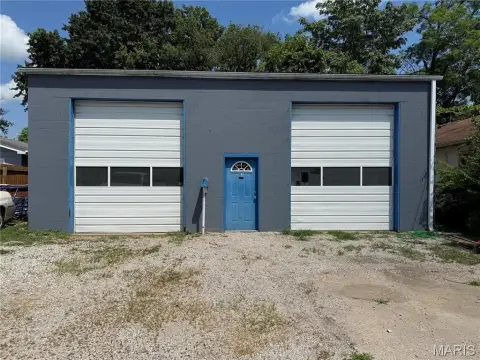 Alton Commercial Building with Workshop