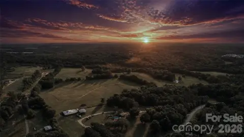 Estate Land Tract with Subdivision Options