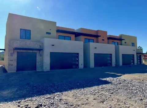 5-Unit Attached Apartment Building