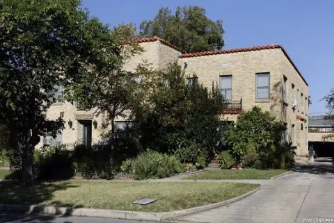 Well-Maintained 13-Unit Apartment Building