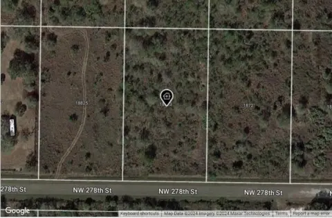 Spacious Lot in Okeechobee, FL