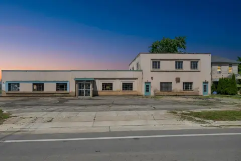 Art Deco Warehouse with Loft