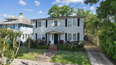 Riverside Fourplex Near Amenities