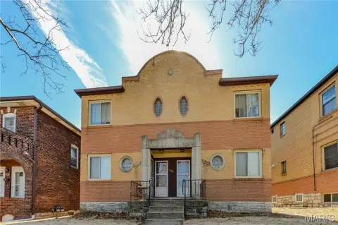 Art Deco Style Four-Family Building