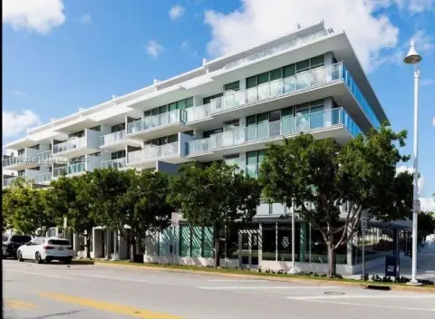 Upscale Commercial Unit in Miami Beach
