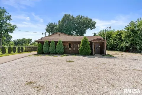 Fenced Flex Property