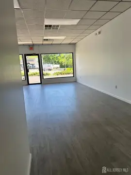 Edison Retail/Office Space Available