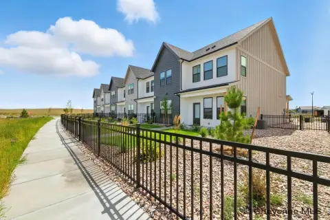 5-Unit Twin Home Apartment Building