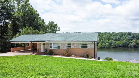 Lakefront Ranch Income Home