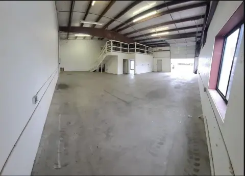 Versatile Industrial/Flex Space Available
