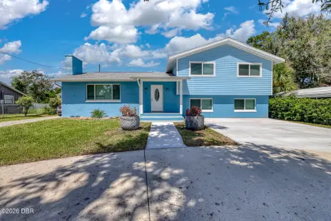 Renovated Quadplex with Main Residence