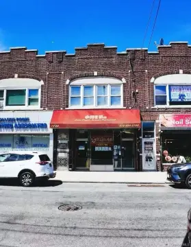 Mixed-Use Restaurant and Apartment