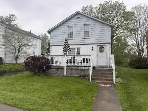 Linesville Home with Spacious Yard