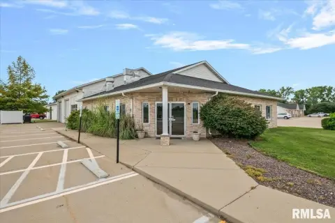 3-Bay Former Golf Simulation Bar