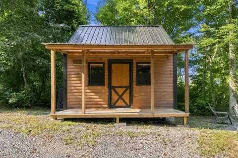 Short-Term Rental Cabin Near Laurel Lake