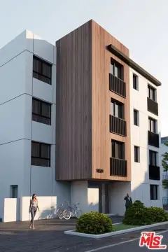 Entitled Land in Hollywood