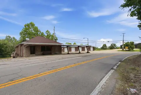 Live-Work Property with 6-Bay Shop