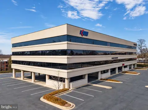 Office Units with Shared Amenities