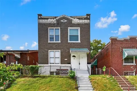 Renovated Duplex with Updated Interiors