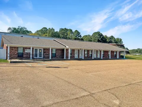 Versatile Commercial Building in Carthage