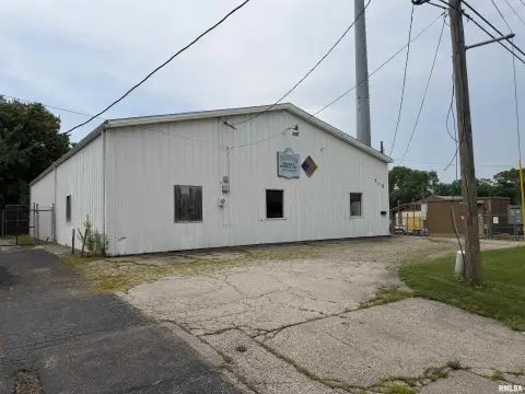 Zoned Industrial Warehouse with Office