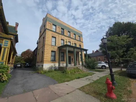 5-Unit Brick Apartment Building