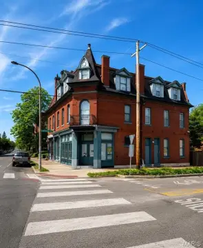 6-Unit Courtyard Apartment Building