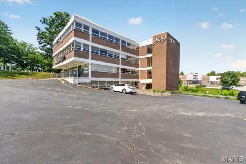 Office Suites with Flexible Layouts