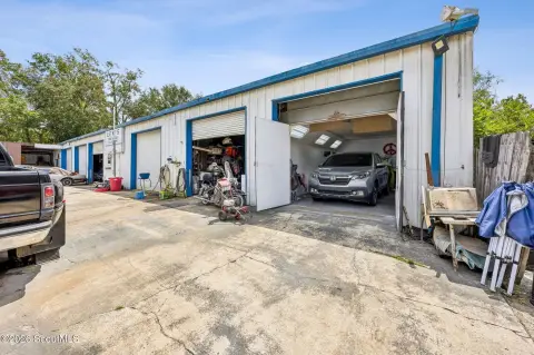 Steel Flex Space with Roll-Up Doors