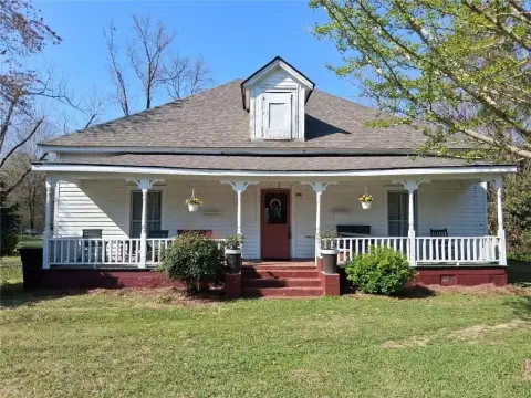 Charming 1900 Farmhouse with Upgrades