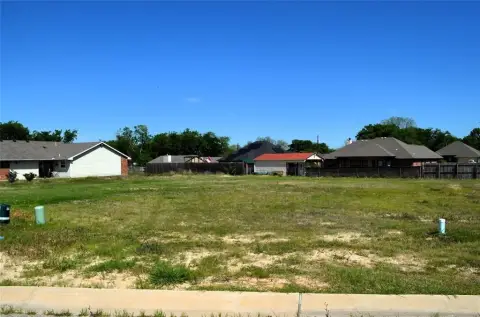 Residential Lot in Mabank, TX