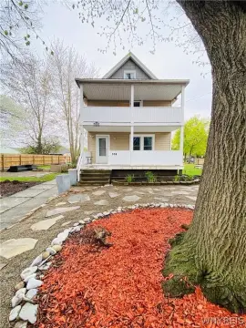 Duplex with Fully Fenced Yard