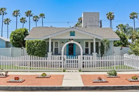 Oceanside Triplex Near the Beach