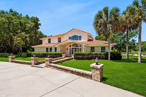 Versatile Estate on Usable Acres